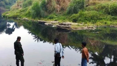 DLH Karawang Belum Pastikan Penyebab Sungai Cibeet Menghitam