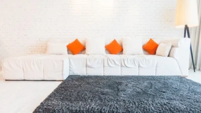 5 Cara Memilih Karpet Berkualitas dan Cocok Digunakan di Ruang Keluarga Rumah Anda (image from Freepik mrsiraphol)