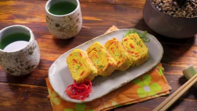 Telur Dadar Gulung, Olahan Telur yang Mudah dan Cocok untuk Anak Kos (Image From: Screenshot YouTube Endeus.tv)