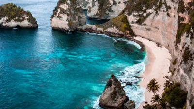 7 Rekomendasi Pulau Terindah di Indonesia yang Bisa Kamu Kunjungi untuk Liburan Akhir Tahun (Image From: Pexels/Timur Kozmenko)