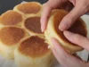 Resep Choco Milk Bread, Kreasi Roti yang Teksturnya Fluffy Dijamin Anti Gagal (image from screenshot Youtube cooking with hel)