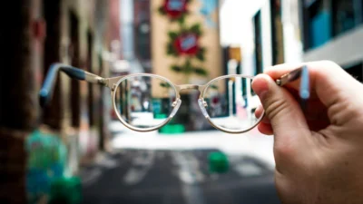 3 Tips Membersihkan Kacamata dengan Tepat, Auto Kinclong