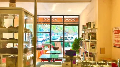 Kafe Buku Daerah Bandung. (Sumber Foto: https://cokotetra.business.site/)