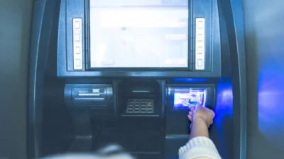 Cara Mengatasi Tertelan Kartu ATM di Mesin ATM