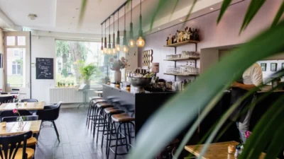 Rekomendasi 5 Kafe di Subang yang Cocok Untuk Menghabiskan Malam Pergantian Tahun Baru (image from Freepik wirestock)