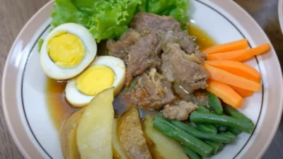 Resep Selat Solo, Hidangan Legendaris Khas Solo yang Mantap Rasanya (image from screenshot Youtube dapoer lestari)