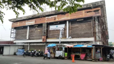 Eks Bangunan Bioskop Chandra di Sekitar Pasar Pujasera Kota Subang Bahayakan Pedagang
