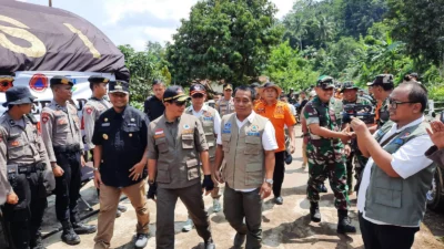 Pastikan Penanganan Bencana Terlaksana dengan Baik, Kepala BNPB Tinjau Lokasi Longsor di Kasomalang Subang