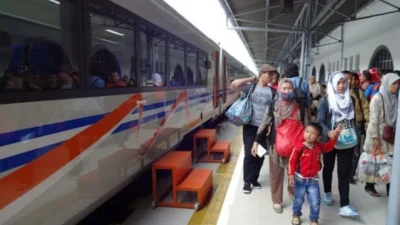 Warga Ciamis Kini Bisa ke Jakarta Naik KA