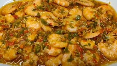 Resep Udang Chili Padi, Sajian Seafood dengan Citarasa Asam, Pedas dan Gurih (image from screenshot Youtube cr cook)