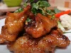 Resep Spicy Chicken Wings, Dijamin Pedas Bikin Ketagihan (image from screenshot Youtube hernings kitchen)