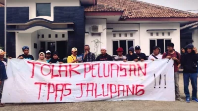 Warga Desa Wancimekar Karawang Akan Terus Demo Tolak Rencana Pelebaran TPAS Jalupang