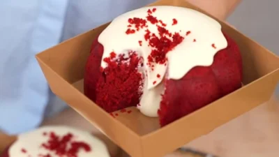 Resep Red Velvet Lava Cake ala Luvita Ho. (Sumber Foto: Tangkapan Layar Channel YouTube Luvita Ho)
