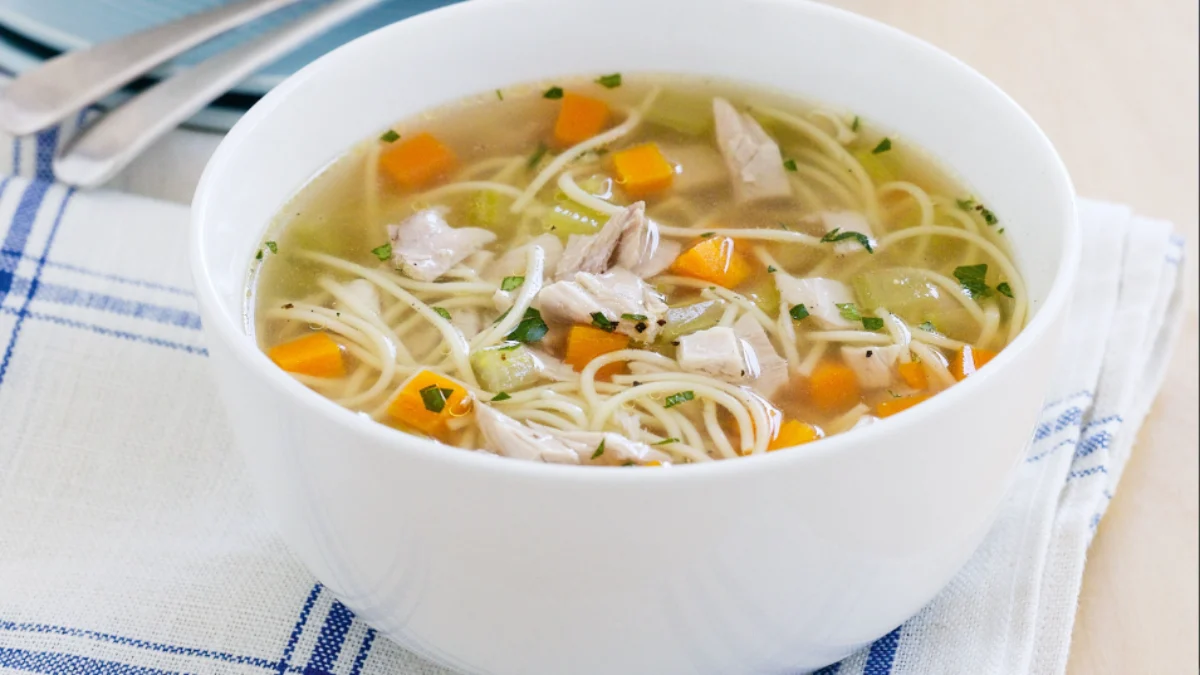 Resep Sup Ayam Mie, Kreasi Hidangan Hangat di Musim Penghujan yang Super Dingin (Image From: Taste)