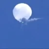 Screenshot | Bikin Curiga! Militer Amerika Serikat Melacak "Balon Kecil" yang Terbang di Udara Negara Bagian Barat (Image From: The Mirror US)