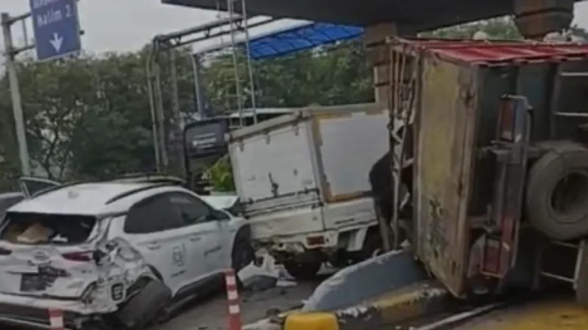 Terjadi Kecelakaan Beruntun di Gerbang Tol Halim Utama, 4 Orang Dibawa ke Rumah Sakit