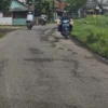Jalur Rangasdengklok Rusak, Ancam Keselamatan Pengguna Jalan