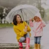 Lindungi Sikecil! 6 Tips Menjaga Kesehatan Anak di Musim Hujan