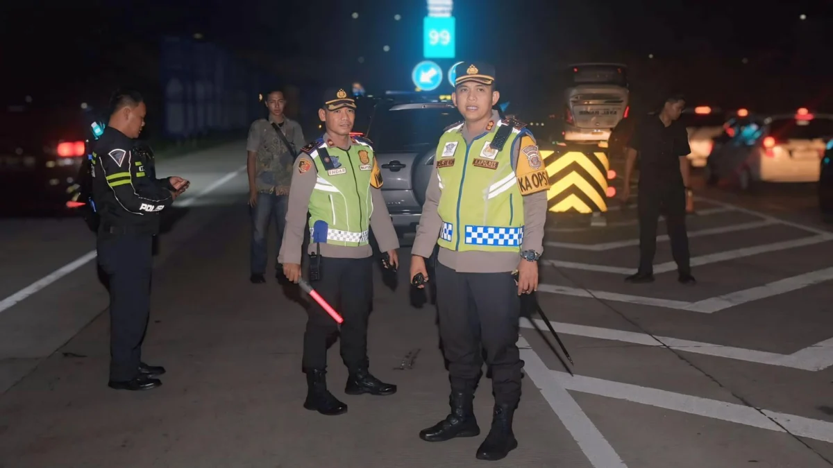 One Way Resmi Diberlakukan Kapolres Subang Monitoring Ruas Jalan Tol