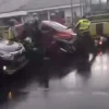 Tragis, Mobil Tabrak Beruntun Hingga Polisi Terseret!