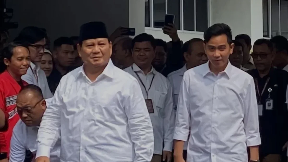 Prabowo dan Gibran Berbincang dengan Jokowi dalam Makan Malam di Istana Negara
