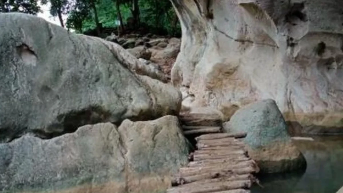 Wisata Batu Sanghyang. (Sumber Foto: detiktravel)